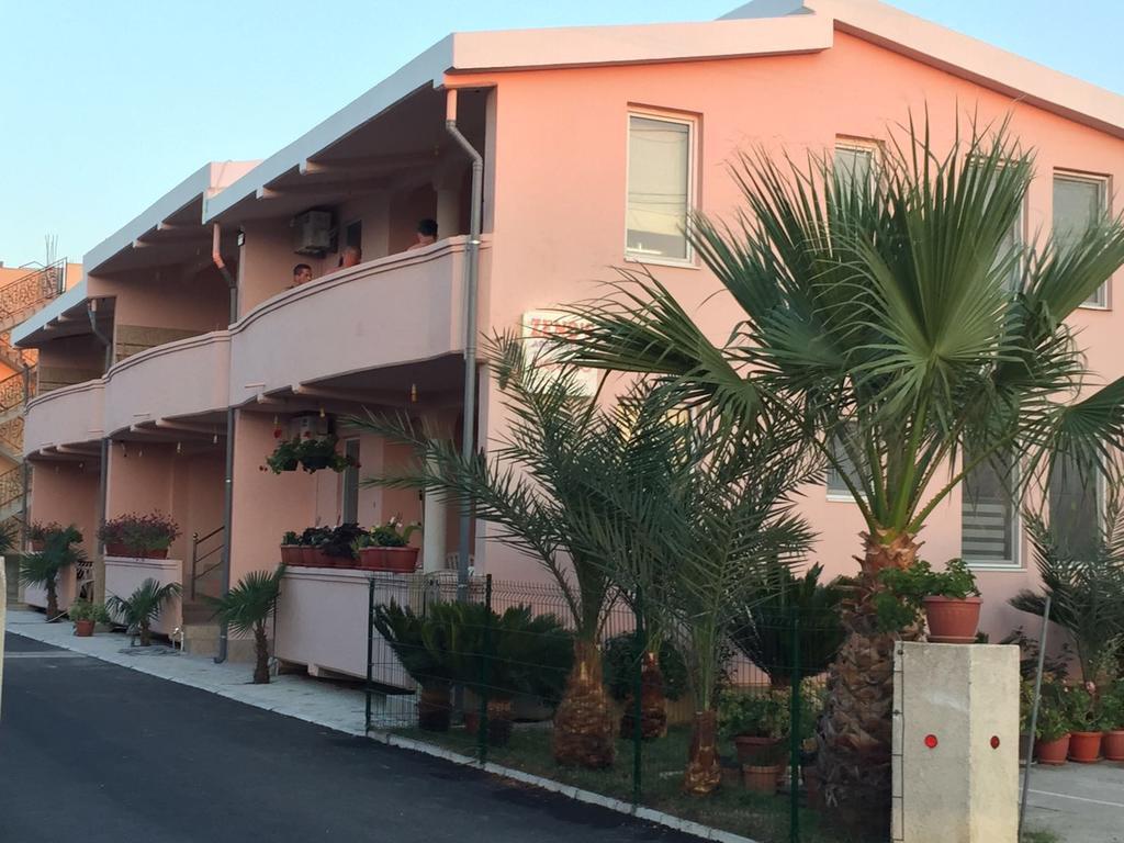Familien Apartment Zeno Улцин Екстериор снимка